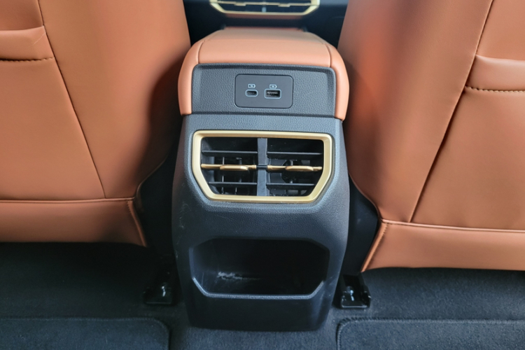 哪吒汽车 哪吒X 2024 #13 哪吒汽车 哪吒X 2024 汽车图片 #13