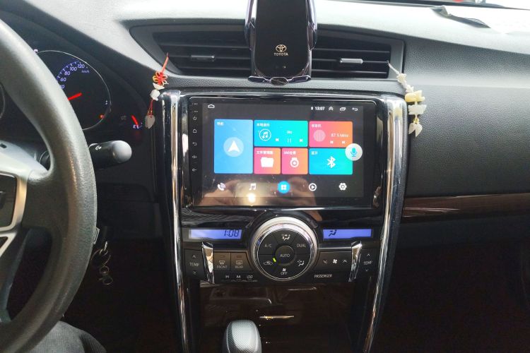 Toyota Reiz 2013 immagine di auto #13