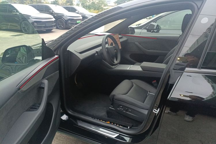 特斯拉 Model Y L 2025 汽车图片 #13