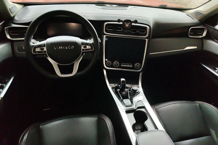 Lynk & Co 01 2018 #13 Lynk & Co 01 2018 car image #13