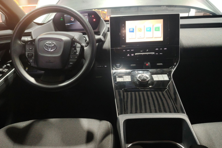 Toyota bZ4X 2023 immagine di auto #13