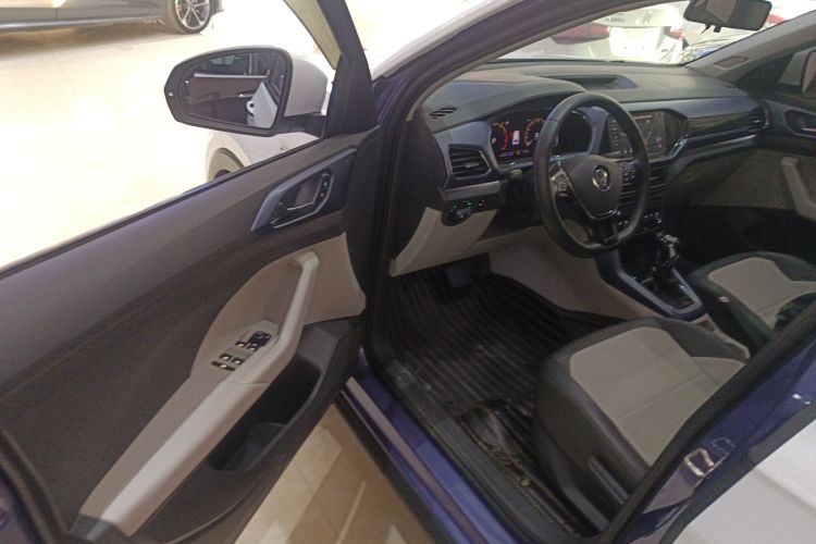 Volkswagen T-Cross 2019 car image #13