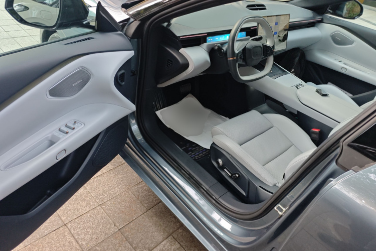 Lynk & Co 2024 car image #13