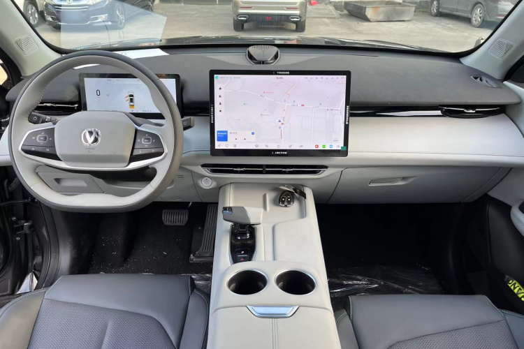 Changan UNI-Z PHEV 2025 #13 Changan UNI-Z PHEV 2025 car image #13