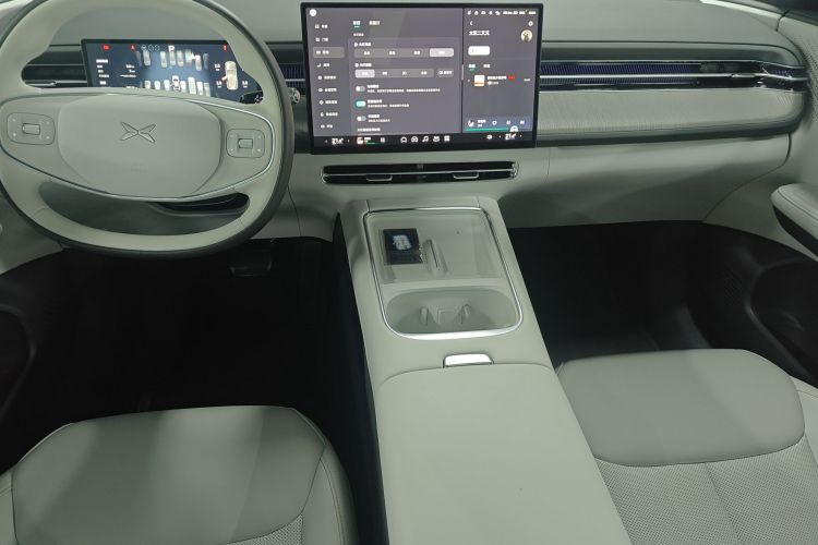 Xpeng G6 2025 صورة سيارة #13