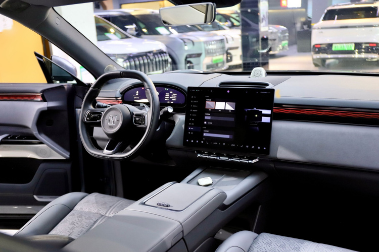 Zeekr 7X 2024 car image #13