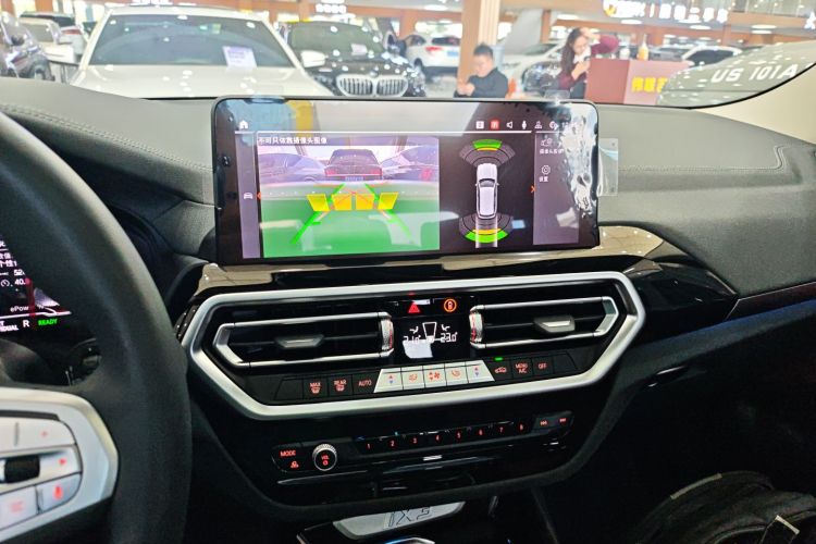 BMW iX3 2024 car image #13