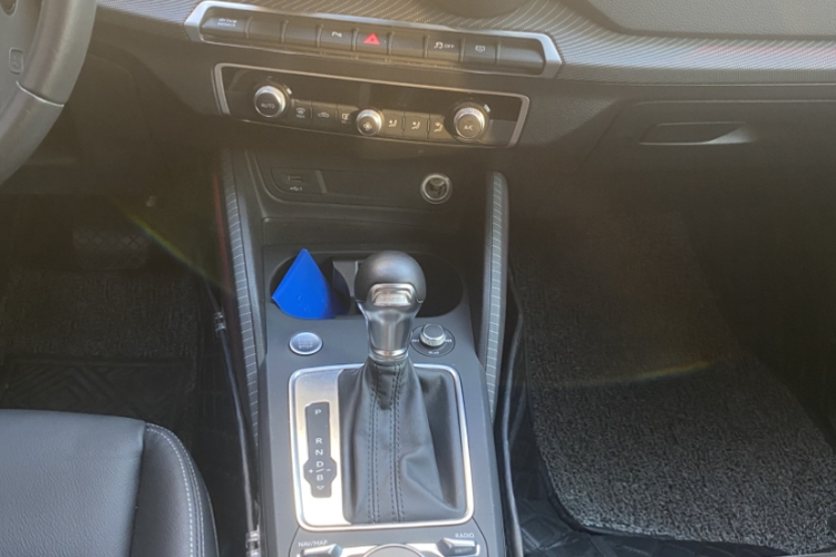 Q2L e-tron 2021 car image #13