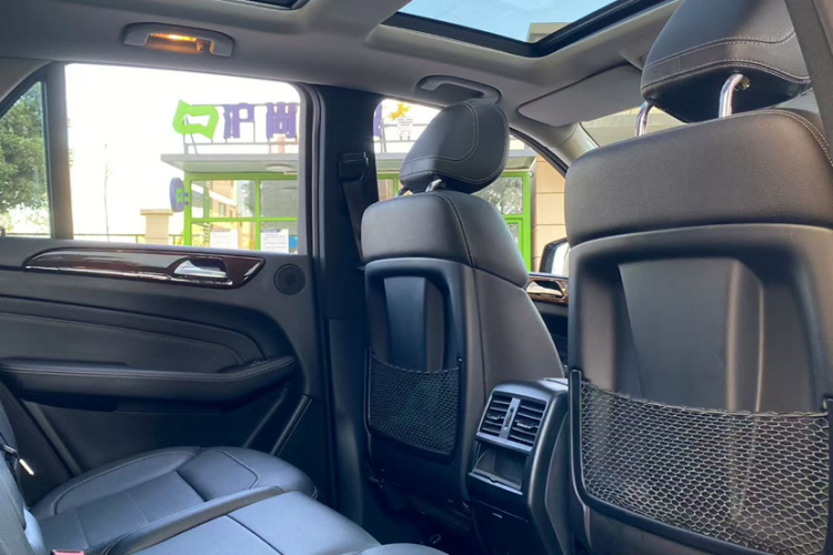 Mercedes-Benz M Class 2015 car image #13