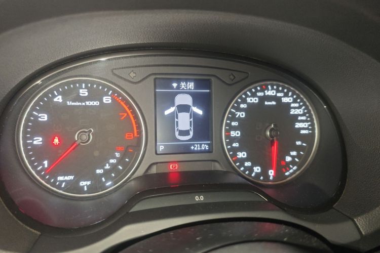 Audi A3 2018 car image #13
