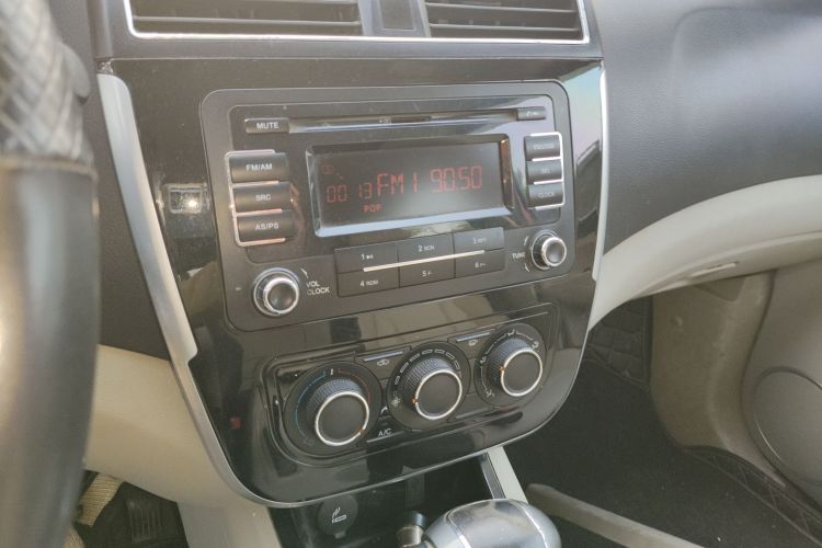 Forthing JOYEAR XV 2016 imagem de carro #13