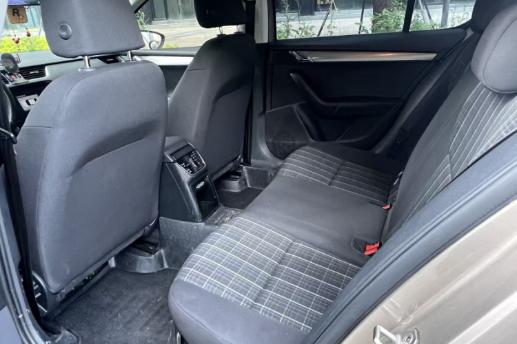 Skoda Octavia 2019 car image #13
