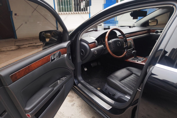 Volkswagen Pheaton 2011 immagine di auto #13