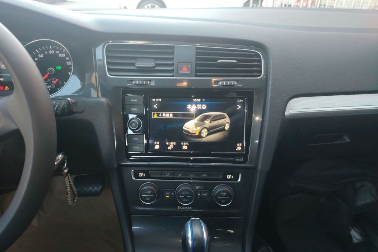 Volkswagen Golf Pure Electric 2020 car image #13