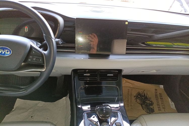 BYD e9 2021 car image #13