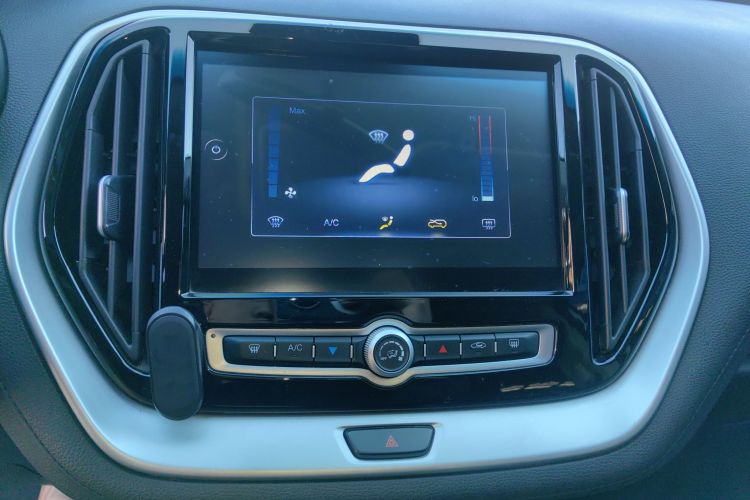 X70M 2022 car image #13