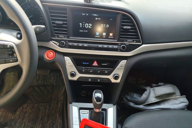 Hyundai Elantra AD 2018 immagine di auto #13