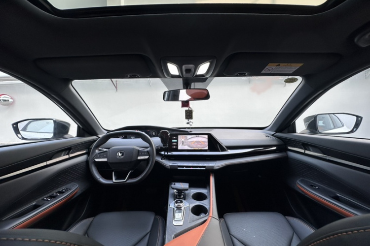 Changan UNI-V iDD 2023 car image #13