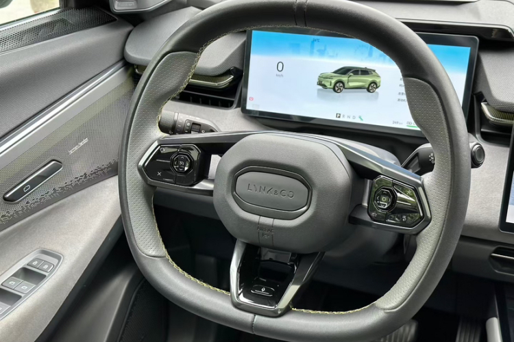 Lynk & Co 08 EM-P 2023 car image #13