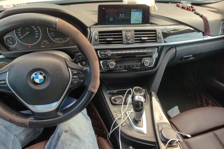BMW 3 Series 2019 car image #13