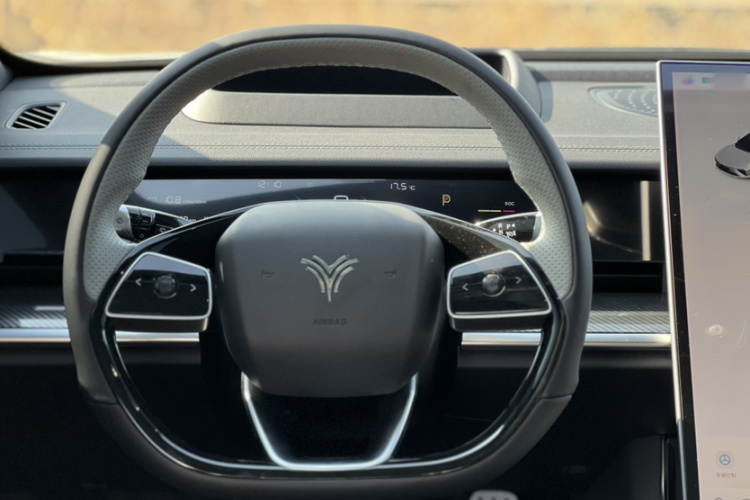 哪吒汽车 哪吒S猎装 2025 汽车图片 #13