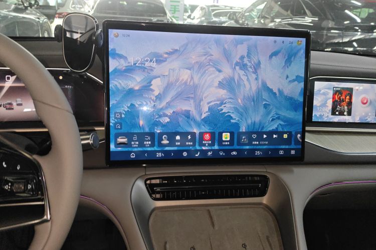 Denza N7 2023 car image #13