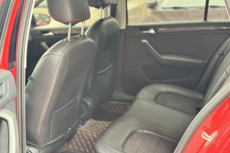 Skoda Rapid Spaceback 2016 immagine di auto #13