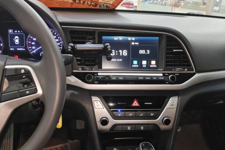 Hyundai Elantra AD 2019 car image #13