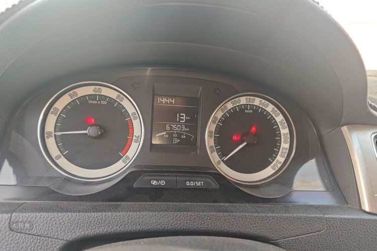 Skoda Rapid 2018 car image #13