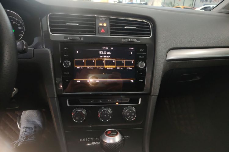 Volkswagen Golf (Imported) 2019 imagem de carro #13