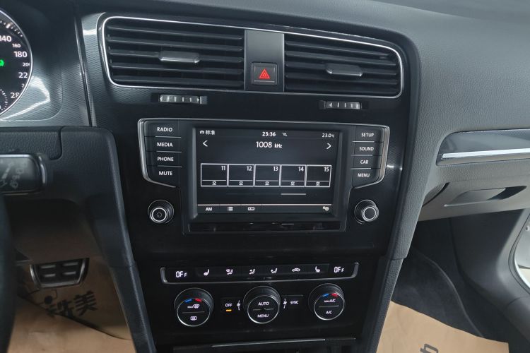 Volkswagen GolfGTI 2016 car image #13