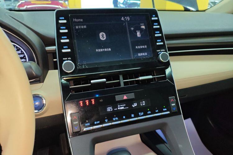 Toyota Avalon 2019 car image #13