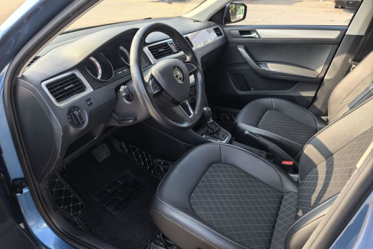 Skoda Rapid Spaceback 2018 car image #13