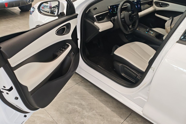 BYD Seal 05 DM-i 2025 #13 BYD Seal 05 DM-i 2025 car image #13