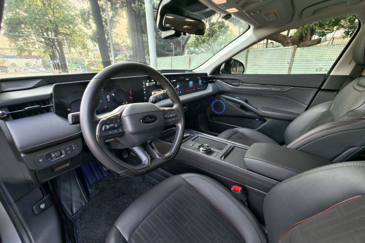 Ford Mondeo 2023 car image #13