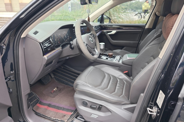 Volkswagen Touareg 2019 car image #13