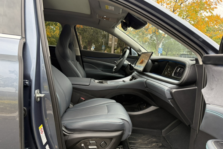 BYD Sea Lion 07 DM-i 2025 car image #13