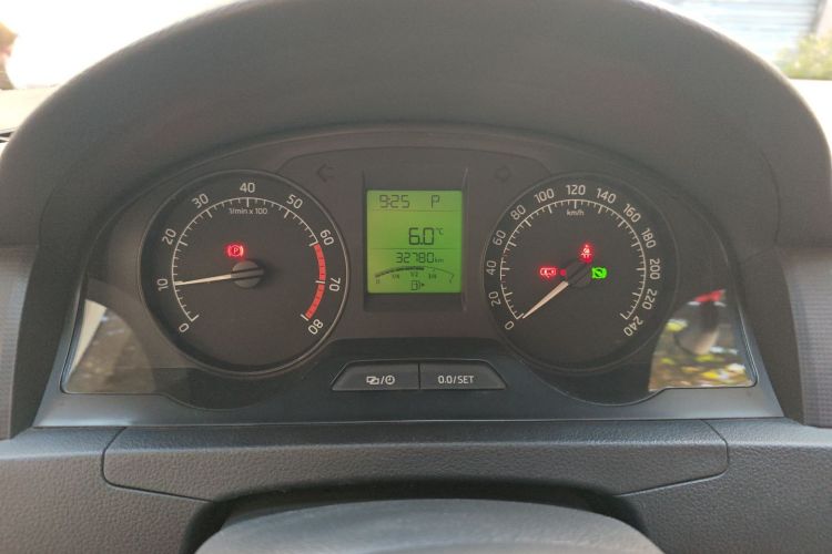 Skoda Rapid 2016 car image #13
