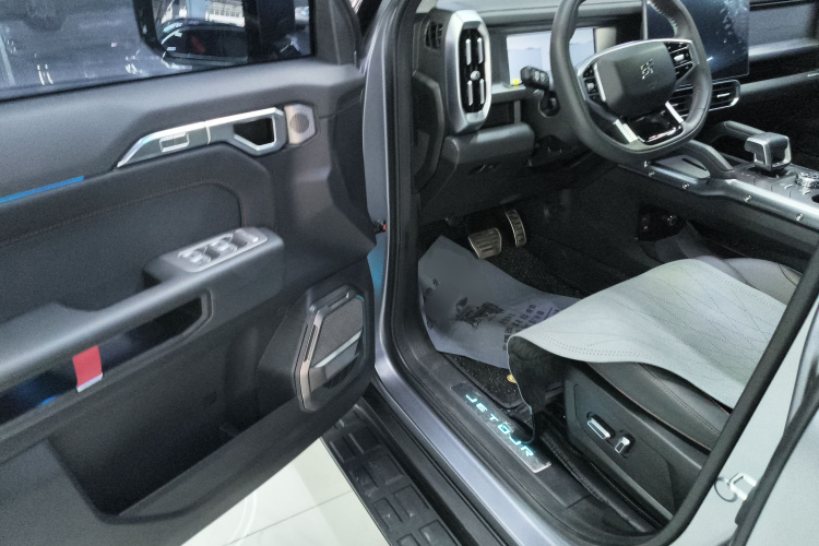 Jetour Traveller 2025 car image #13