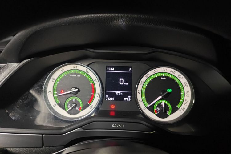 Skoda Superb 2019 #13 Skoda Superb 2019 car image #13