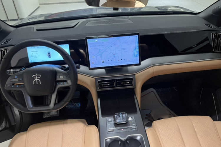 BYD SongL DM-i 2025 #13 BYD SongL DM-i 2025 car image #13