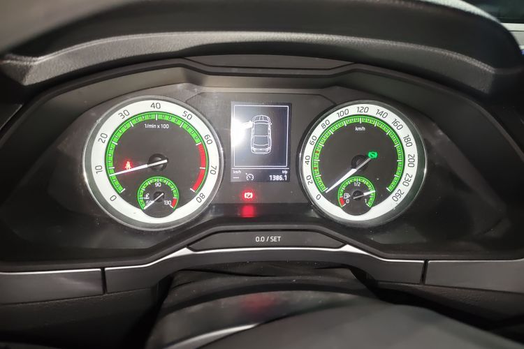 Skoda Superb 2019 car image #13