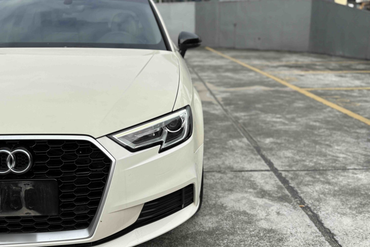 Audi A3 2018 car image #13