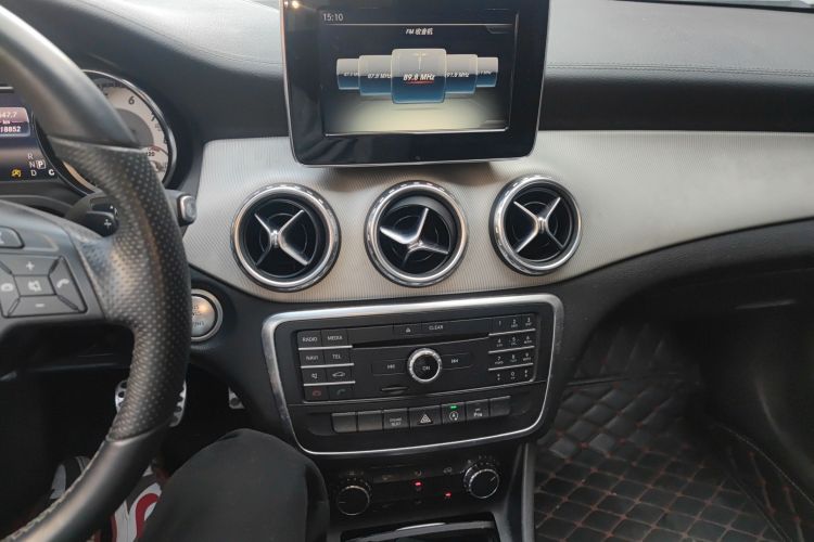 Mercedes-Benz GLA Class 2016 car image #13