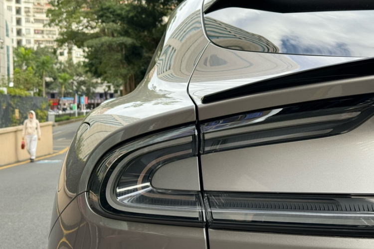 小米汽车 小米YU7 2025 #13 小米汽车 小米YU7 2025 汽车图片 #13