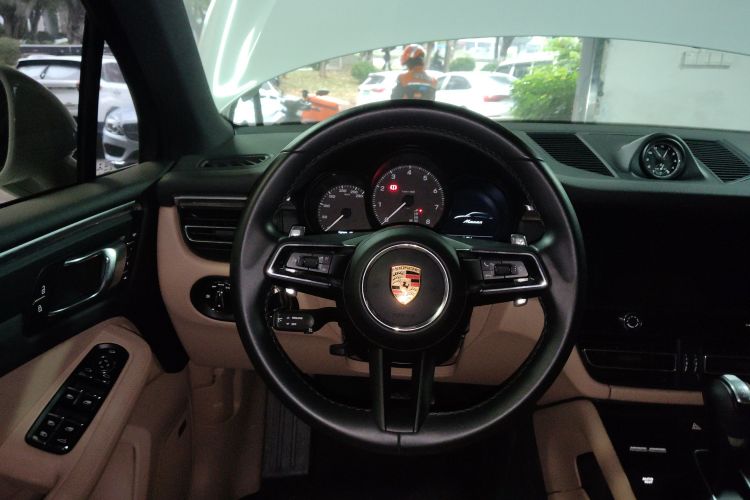 2022 car image #13