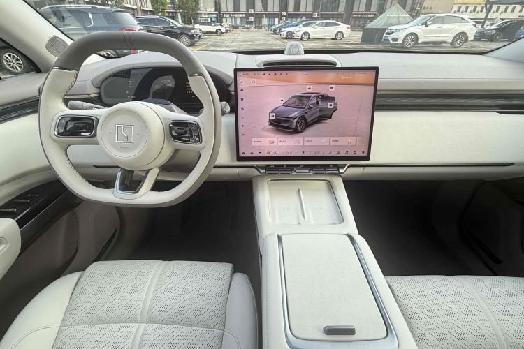 Zeekr 7X 2024 car image #13