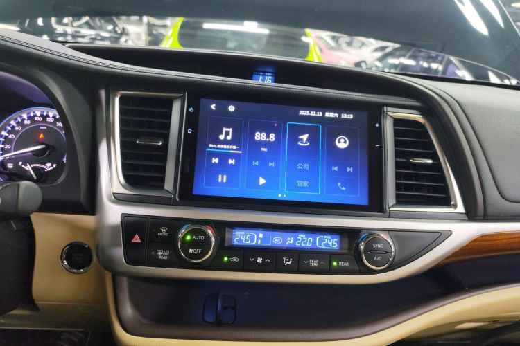 Toyota Highlander 2018 car image #13