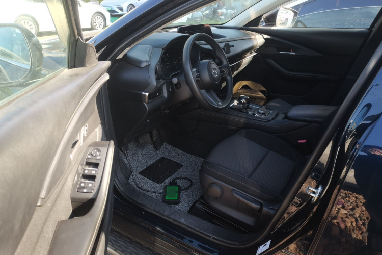 Mazda CX-30 EV 2022 صورة سيارة #13