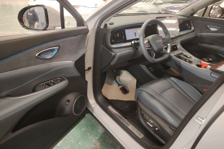 BYD Sea Lion 07 DM-i 2025 car image #13